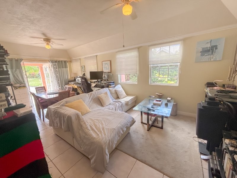 10 - BW 43 - living dining