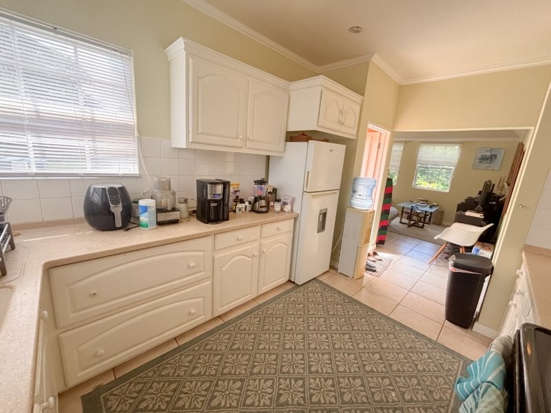 12 - BW 43 - kitchen