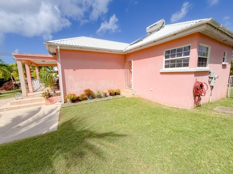 15 - BW 43 - side of house