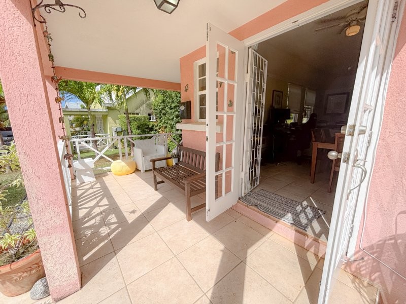 5 - BW 43 - Patio- entrance